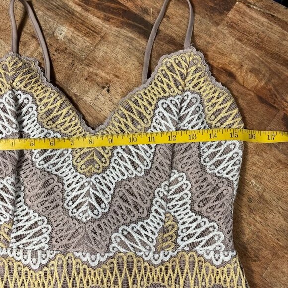 Storia Lace Slip Dress Womens M Open Back Above Knee Adjustable Straps V-neck - Picture 9 of 16